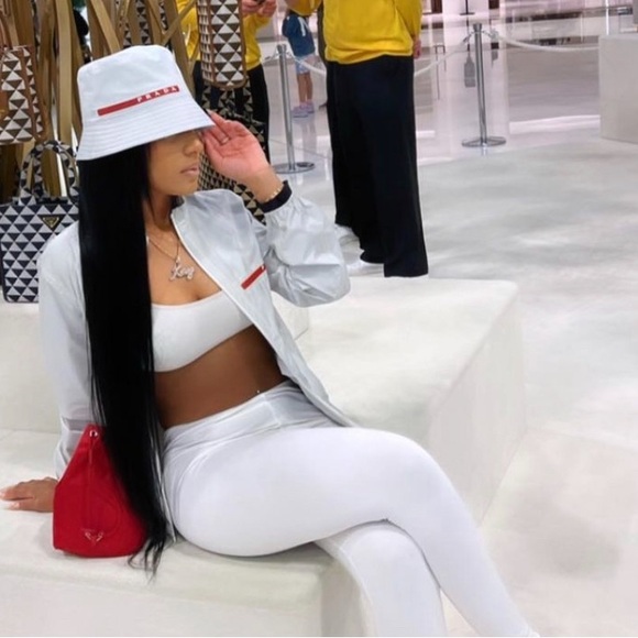 Prada bucket hat - Picture 1 of 6